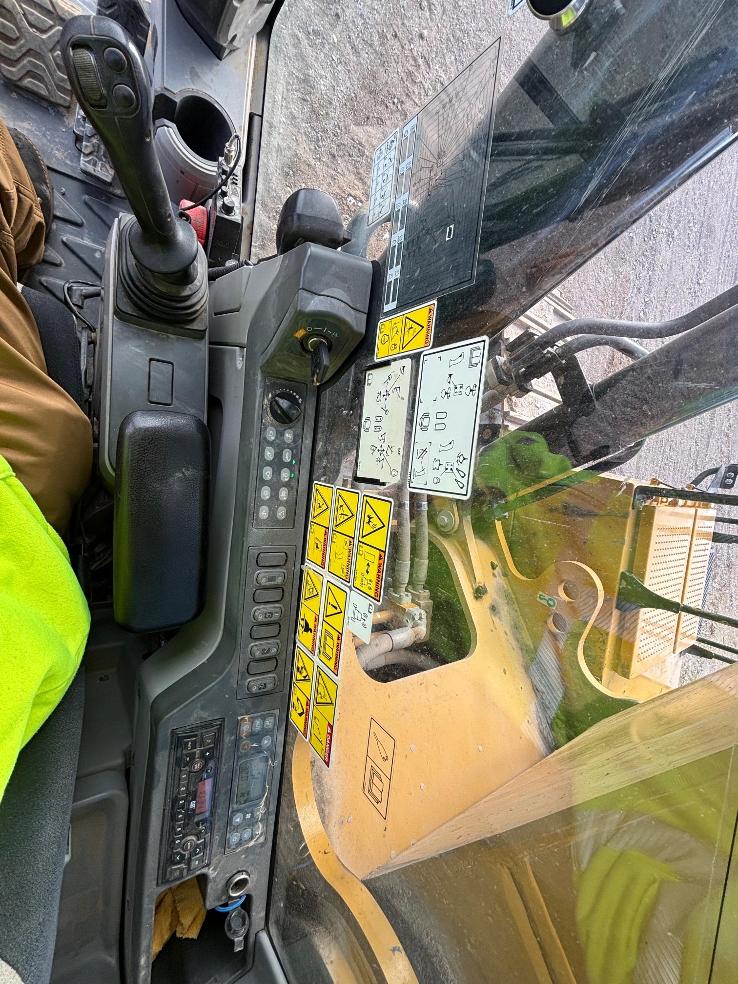 2019 CATERPILLAR 374FL - Image 22